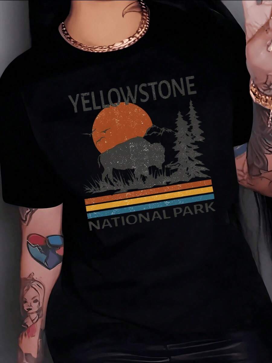 Paisaje con un majestuoso bisonte frente a un gran sol anaranjado y montañas que evocan la fuerza natural y la serenidad del parque nacional camiseta de mujer casual cómoda para amantes de la naturaleza - Negro - Ver 1