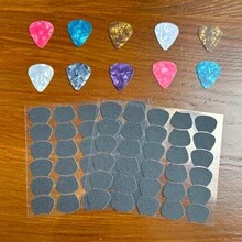 60片吉他撥片防滑貼紙,磨砂材質防滑表面,附10片吉他撥片(隨機顏色)套組,自黏式吉他撥片收納架 - 黑色 - 查看 11