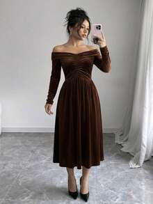 Long-Sleeved Fitted High-Waisted Dress With Strapless Neckline And Solid Color - Brown - View 2
