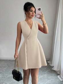 Vestido mini elegante y casual con cuello cruzado en V, hebillas de metal dobles y plisado en línea A, sin mangas, para vacaciones y trabajo, primavera/verano - Albaricoque - Ver 7