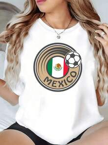 Símbolo que une la pasión por el fútbol con el orgullo nacional mostrando el águila mexicana sobre el tricolor acompañado de un balón que representa fuerza y espíritu deportivo camiseta de mujer casual cómoda para aficionadas patriotas - Negro - Ver 1
