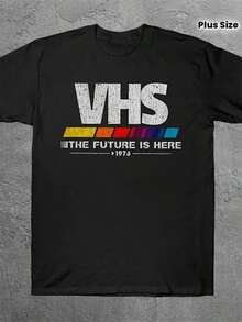 Camiseta Retro para Hombre Inspirada en Películas VHS - Dise?o de la Década de 1970 Declara Que El Futuro Está Aquí - Camiseta Negra con Letras Blancas, Perfecta para Amantes de las Películas de los A - Negro - Ver 1
