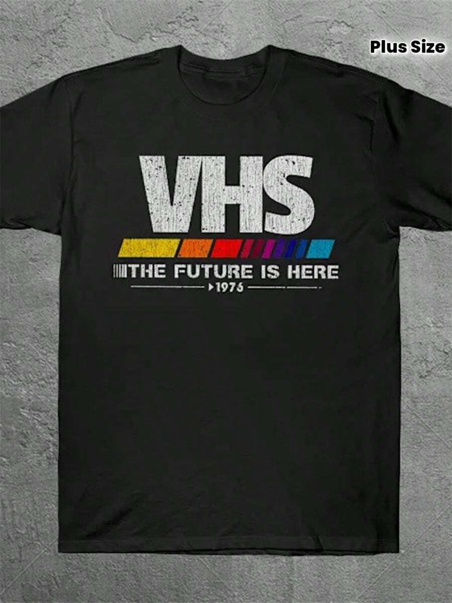 Camiseta Retro para Hombre Inspirada en Películas VHS - Dise?o de la Década de 1970 Declara Que El Futuro Está Aquí - Camiseta Negra con Letras Blancas, Perfecta para Amantes de las Películas de los A - Negro - Ver 1