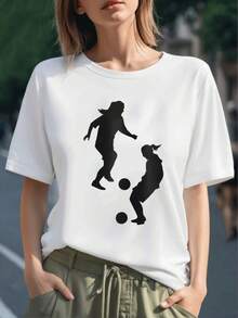 Dos siluetas femeninas jugando al fútbol representan energía,trabajo en equipo y pasión por el deporte camiseta para mujer 100% algodón ligera y cómoda para uso diario y entrenamiento - Negro - Ver 1
