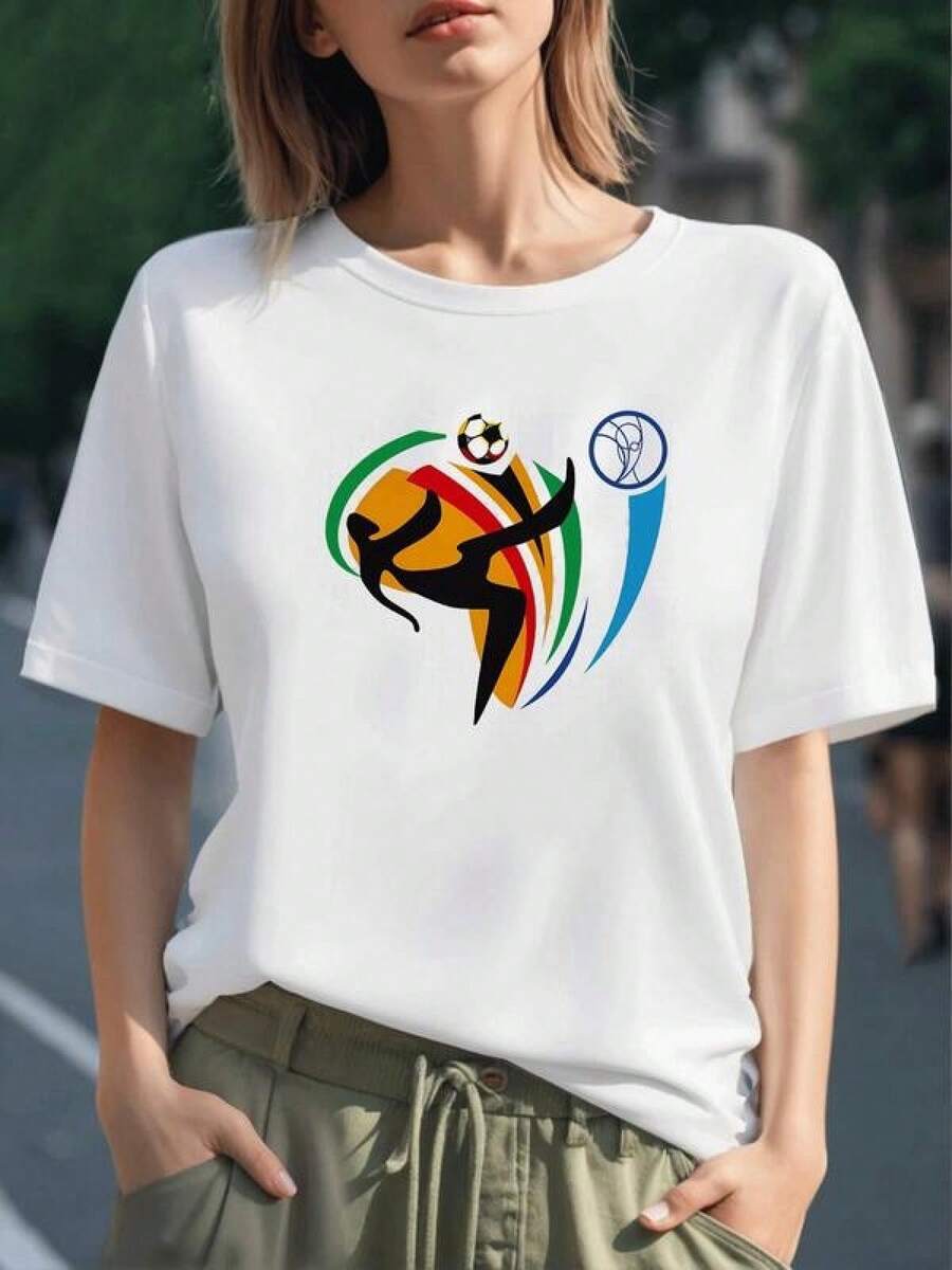 Figura abstracta de una jugadora en movimiento representando energía pasión y unidad con colores vivos que evocan el espíritu deportivo camiseta para mujer 100% algodón cómoda y moderna - Negro - Ver 1
