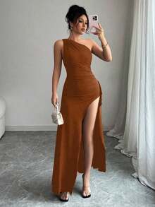 Nuevo vestido negro asimétrico sexy con hombro plisado, recorte hueco y abertura alta, adecuado para vacaciones, citas y fiestas en verano - Marrón Mocha - Ver 7