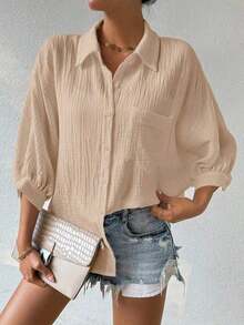 Camisa de mujer minimalista y casual de unicolor con botones delanteros, textura y hombros caídos - Caqui 2 - Ver 3