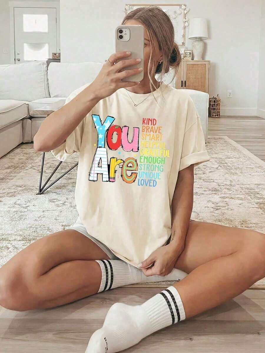 Women's Casual Spring/Summer T-Shirt Featuring The Mexican National Soccer Team, With A Round Neck And Short Sleeves, Printed With The Colorful Letter "You". Made Of Breathable, Machine-Washable Fabric, Suitable For All Seasons. Comfortable, Loose-Fitting, Plus-Size, Unisex Summer T-Shirt, Perfect For Cool Summer Weather. - 杏色 - 查看 1