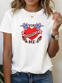 Elegant Women's T-Shirt In A Romantic Retro Style, Featuring A LOVE Heart, Swallow, And Rose Print, Perfect For Spring/Summer. Suitable For Dates, Anniversaries, And Everyday Wear. Unisex Cotton T-Shirt With Short Sleeves, A Round Neck, And An Urban Vintage Style. - 白色 - 查看 1