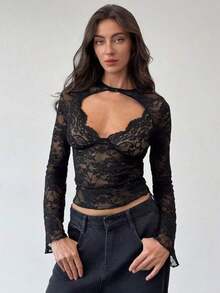 Blusa de manga larga con cuello en V profundo, transparente y con detalles de encaje negro para mujeres - Negro - Ver 4