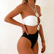 Women's One-Piece Swimsuit With Halter Neck And Metallic Accessories In Contrasting Black And White Colors. - 黑白拼 - 查看 5