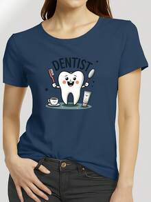 Camiseta Americana Versátil de Manga Corta, con Estampado de Dientes de Dibujos Animados y Cepillo de Dientes y Espejo, Pasta de Dientes y Taza de Café al Lado, Cuello Redondo, Estilo Nuevo de Verano 2026 para Mujer - Color azul marino - Ver 1