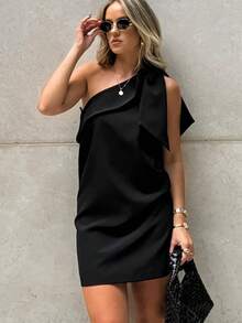 Vestido corto negro de hombro único con cuello irregular, corte recto diseño exclusivo, estilo sexy y versátil para verano. - Negro - Ver 8