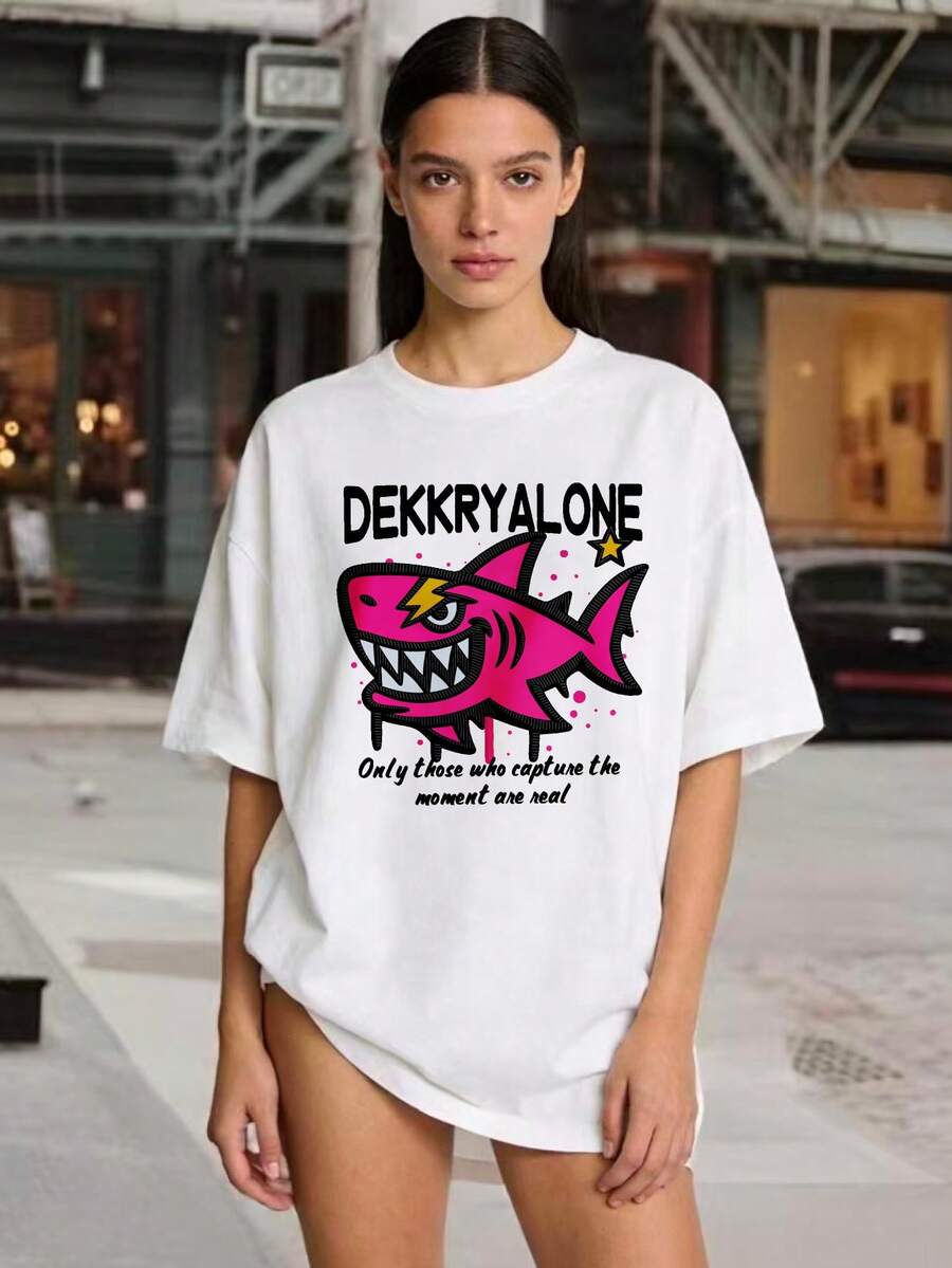 2026Qqq Camiseta Gráfica Oversize Rosa con Tiburón para Mujer DEKKRYALONE, Top Casual Suave y Atrevido, Único y Genial, de Alta Calidad para Verano - Blanco - Ver 1