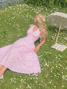 Vestido de mujer de moda con estampado total, cuello halter y lazo en la cintura, de largo medio - Rosa - Ver 7