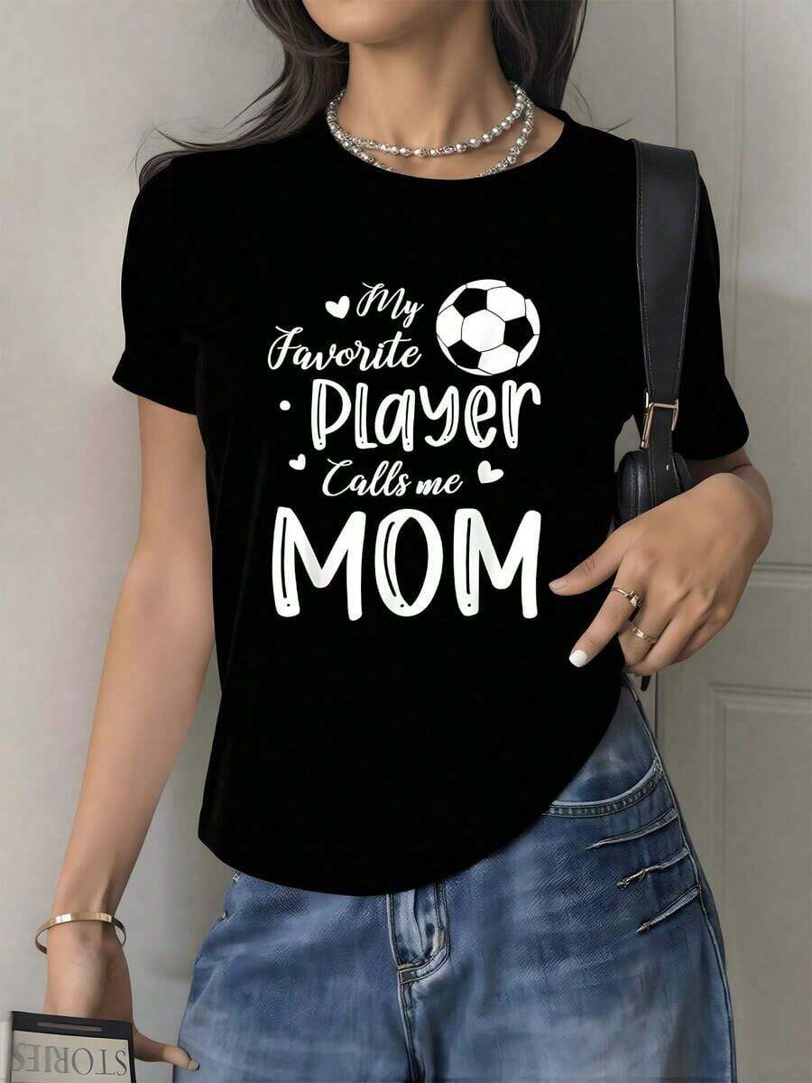 short sleevesLa prenda presenta un estampado con un balón de fútbol y la frase que celebra el amor y orgullo de una madre hacia su jugador favorito camiseta para mujer 100% algodón cómoda y casual ideal para uso diarioLeisure - Negro - Ver 1
