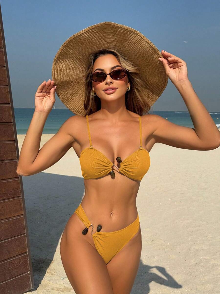Bikini de dos piezas con diseño sexy, hueco, con cuentas, de color sólido y textura acanalada TUME - Amarillo - Ver 1