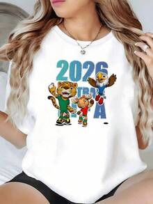 Tres simpáticos animales muestran espíritu deportivo con energía y alegría celebrando la unión del mundo en torno al fútbol y la emoción del evento 2026 camiseta de mujer cómoda moderna ideal para fanáticas del deporte - Negro - Ver 1