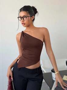Top elegante de un hombro con un giro en color rojo burdeos delgado para mujer - Color caoba - Ver 12