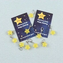 5个/10个装黄色小星星钥匙扣，附带励志卡片，上面写着“为你骄傲！你就是明星！”。非常适合用来表达鼓励和认可，是生日、周年纪念日、毕业典礼、返校季的绝佳礼物。 - 彩色 - 查看 8