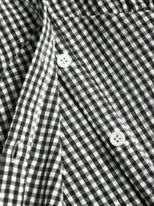 Camisa de mujer de corte ajustado con cuello con lazo, sin mangas, escote en V delantero abierto, botones verticales en la cintura y fruncido, de estilo casual y elegante para primavera y verano - Negro - Ver 7