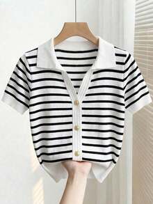 Top de punto para mujer, casual y versátil, con cuello y manga corta, con una hebilla metálica única, perfecto para el verano, salidas, playa, primavera y vacaciones.También es adecuado para ropa casual de verano, prendas de punto, prendas de punto a rayas y ropa de trabajo.Ropa para la temporada de graduación, ropa casual y moderna para ir al trabajo, ropa de oficina, ropa casual versátil y elegante para el día a día, atuendo profesional urbano para maestros, suéteres de manga corta, lindos cárdigans de manga corta, blusas lindas para mujer. - Blanco y Negro - Ver 12
