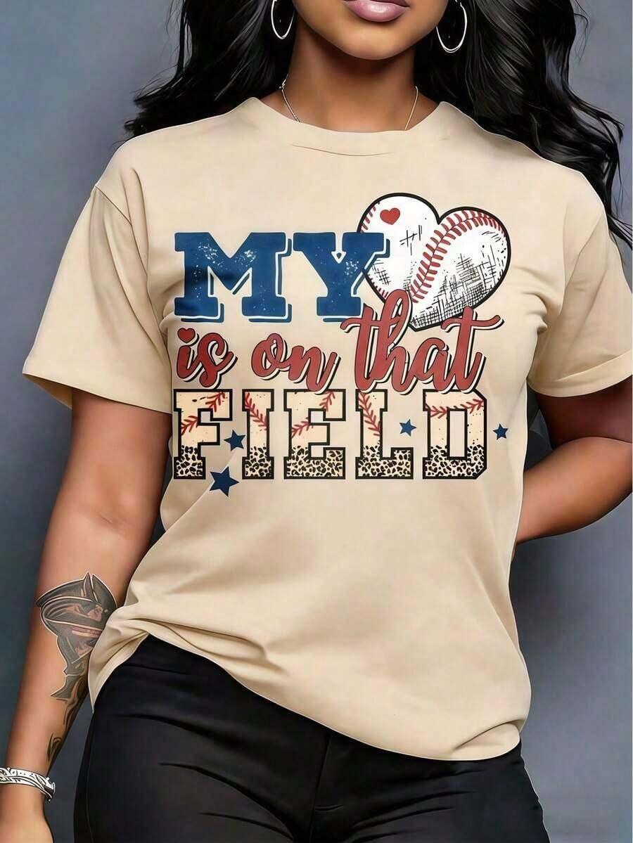 Camiseta de Mujer 100% Algodón "Mi Corazón Está En Ese Campo" para Mamá de Jugador de Béisbol, Cuello Redondo, Regalo para Fanáticas Deportivas, Camiseta para Mamás de Jugadores y Apoyadoras del Equipo, Ropa para el Día del Partido, Camiseta Fresca de Verano, Estilo Unisex.