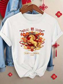 Camiseta Elegante para Mujer con Estampado del Año del Caballo 2026 - Decoración Tradicional China en Rojo y Dorado con Caballos y Linternas {S-4XL} Camiseta Relajada de Talla Grande - Blanco - Ver 7