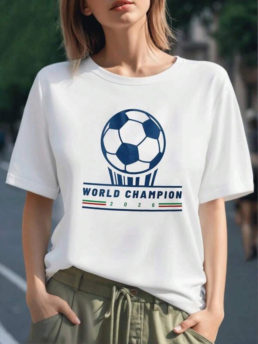 Balón con trofeo y letras World Champion 2026 que simboliza la pasión mundial por el fútbol y la victoria,perfecta para celebrarlo con orgullo camiseta para mujer 100% algodón - Negro - Ver 1