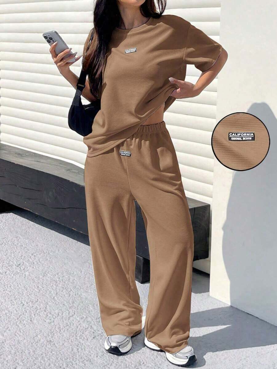 Conjunto informal de camiseta holgada y pantalones con textura mostaza para mujer - Café integral - Ver 1