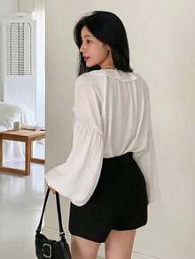 Blusa rosa ajustada con cuello en V y volantes - Blanco - Ver 4