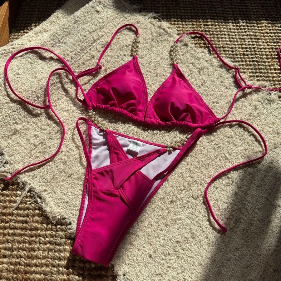 Nuevo bikini de dos piezas sexy con accesorio de flor de perlas y diseño creativo en color sólido. - Rosa Fucsia - Ver 1
