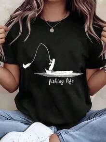 Soft, Breathable, And Lightweight For All-Day Comfort. Women's T-Shirt With A Fishing-Themed Print, Featuring A Boat And Fisherman Design, A Crew Neck, And A Casual Summer Style. A Perfect Gift For Fishing Enthusiasts. 220g. Classic Crew Neck With A Relaxed Fit That Flatters All Body Types And Is Easy To Pair With Jeans, Shorts, And Leggings. - 黑色 - 查看 1
