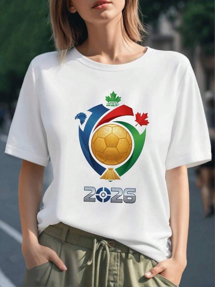 Símbolo de fútbol rodeado por hojas y figuras que representan unión y fuerza entre naciones con espíritu deportivo camiseta de mujer 100% algodón confortable para uso diario - Negro - Ver 1