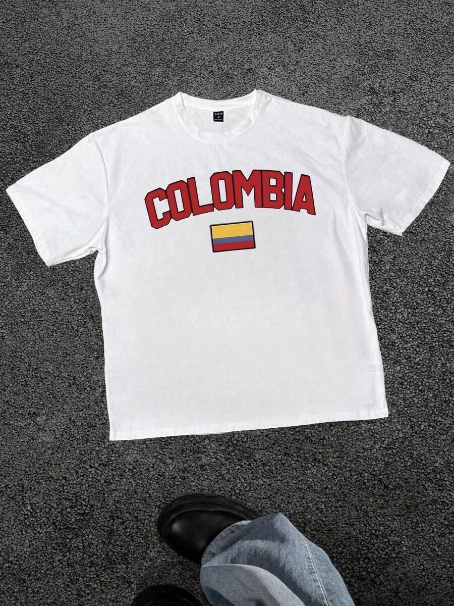 The Print Celebrates Colombian Pride And Identity, Displaying The Word COLOMBIA In Large Letters Alongside The National Flag, A Symbol Of Unity, Joy, And Vibrant Culture. This Women's T-Shirt Is 100% Cotton And Makes A Great Gift. It's A Stylish, Bohemian-Inspired Garment, Soft, Breathable, And Comfortable, Perfect For Spring, Summer, And Fall; Ideal For Vacations, Travel, And Everyday Wear. Perfect For Watching A Game. - 白色的 - 查看 1