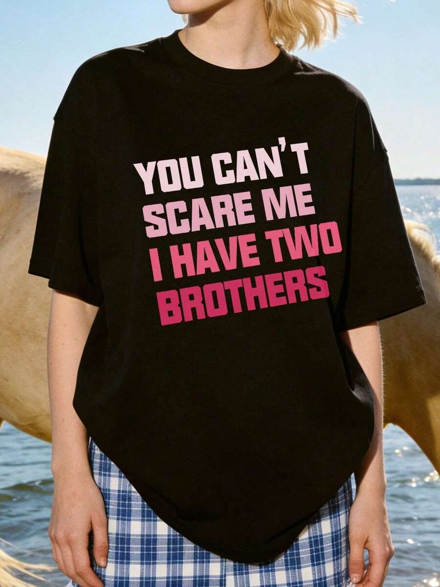 Camiseta de manga corta con cuello redondo suave y casual para mujer, estampado gráfico con cita divertida de "Brother", adecuada para uso diario relajado. Negro. - Negro - Ver 1