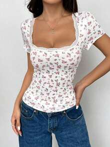 Camiseta corta con estampado floral diminuto, contraste de encaje y drapeado en los lados, camisetas gráficas para mujer - Multicolor - Ver 5