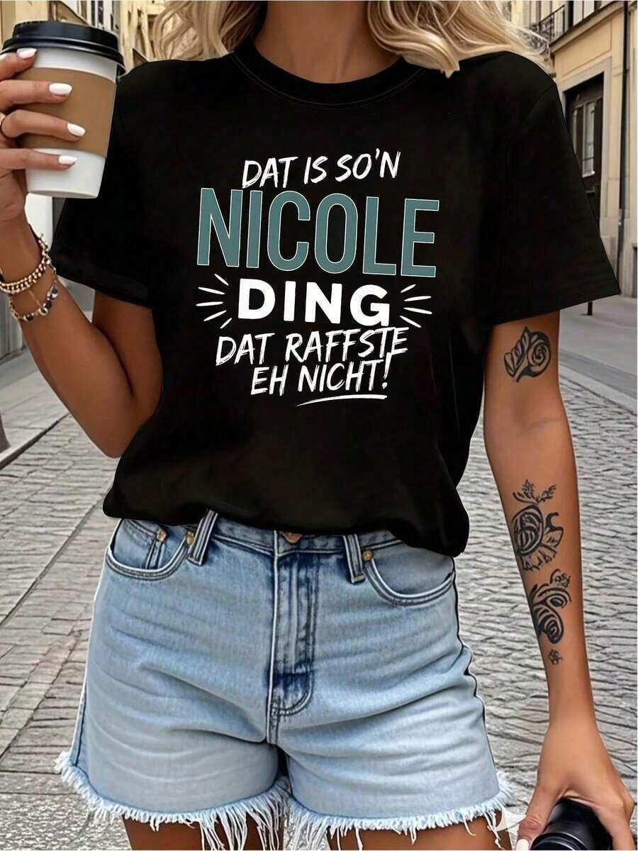 Women's "Nicole Thing" Letter Print Dutch Oversized T-Shirt - That's So 'N Nicole Ding It's Not Fair! Text On, Casual Short Sleeve Crew Neck T-Shirt For Spring, Summer & Casual Wear - Funny Dutch SayinBasic Crew Neck Cotton T-Shirt For Women - 黑色 - 查看 1