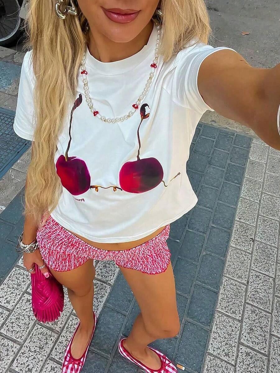 Camiseta casual de mujer con estampado gráfico de cerezas, estilo vintage, de manga corta y cuello redondo, estilo Y2K, estética frutal, top de moda urbana, ligero, transpirable y cómodo para uso diario, ideal para vacaciones de verano, escapadas a la playa, citas de café, brunch, festivales de música, compras al aire libre, salidas de fin de semana, fiestas en la piscina, regalo para amantes de la fruta y entusiastas de la estética divertida. 8QF5 - Blanco - Ver 1