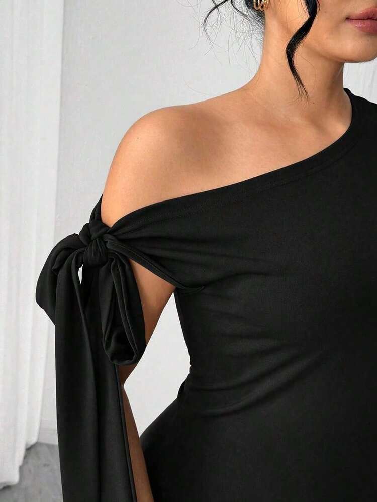 Vestido corto asimétrico de hombro de unicolor para mujer de talla grande - Negro - Añade 6
