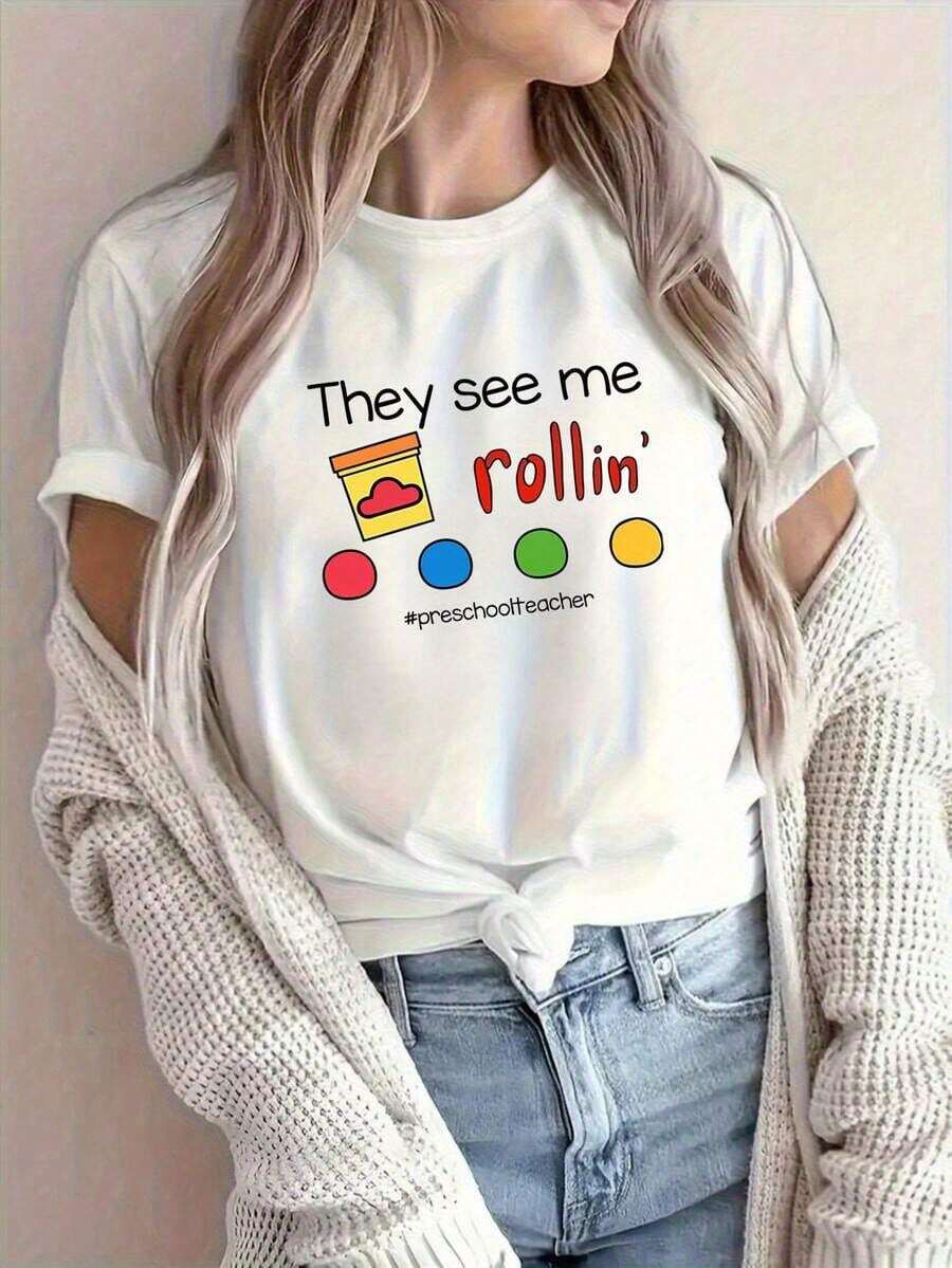 Camiseta Casual de Manga Corta para Vacaciones de Verano para MujerDivertidoPreescolarMaestroCamisa-"EllosVerYoRollin'JuguetónGráficoTeeConParque infantilDiseño-ElásticoInformalSuperiorParaGuarderíaCumpleañosRegaloParaMaestros-MáquinaLavableTodos los díasConjunto de ropaGuarderíaMaestroRegalos,JuguetónMaestroCamisaNo transparenteMaterial - Blanco - Ver 1