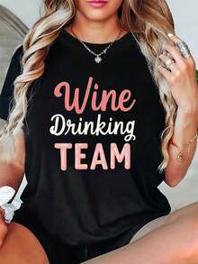 Camiseta de talla grande para mujer con estampado gráfico "Wine Drinking TEAM", manga corta y cuello redondo, top casual para verano y primavera, ropa de mujer - Negro - Ver 1