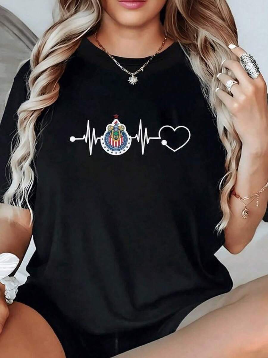 Latido con emblema que simboliza la pasión y el amor inquebrantable por el fútbol uniendo corazón y energía en cada pulso camiseta para mujer 100% algodón - Negro - Ver 1