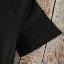 T-Shirt With A Graphic Design Of A Western-Style Bison Skull And  Pattern - 黑色 - 查看 2