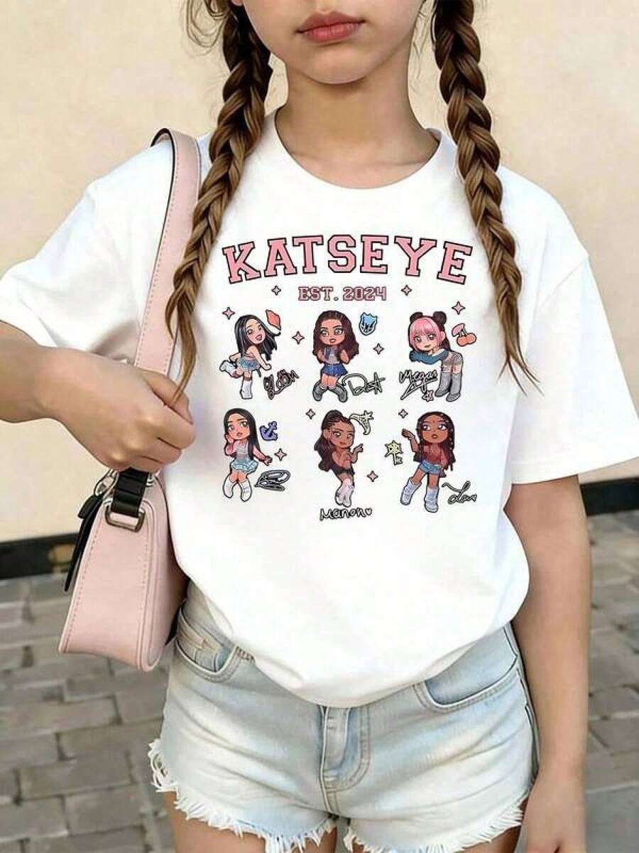 Camiseta de manga corta de verano para chicas a la moda, estampado con el diseño Katseye Chibi Members Est.2024, top casual versátil con estampado. Ropa de hombre, cosas para hombre, ropa de mujer, blusas casuales bonitas. - Blanco - Ver 1