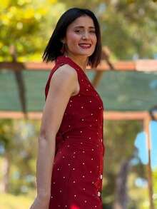 Vestido camisa corto sin mangas elegante para mujer, de tela tejida con detalles de botones, para boda, fiesta y primavera - Rojo - Ver 7