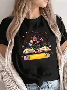 Black Short-Sleeved T-Shirt With An Artistic Print Of An Open Book, A Flower, And A Pencil - Printed Crew Neck T-Shirt, Made Of Machine-Washable Polyester, Suitable For Casual Daily Wear And For Combining With Other Garments, A Must-Have Item For A Mature Style Wardrobe. - 黑色 - 查看 7