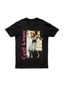 Camiseta Gráfica Retro de los 80 de Cyndi Lauper para Hombre y Mujer - Camiseta Vintage de Ícono Pop con Estampado de Letras de Canciones Icónicas y Fotos, Cuello Redondo Suave, Estilo Casual (Tallas S-5XL) - Lavable a Máquina, Estilo Retro para Todas las Temporadas, Ideal para Fiestas Temáticas de los 80 y Atuendos Casuales - Camiseta Unisex con Estampado Vibrante de Cyndi Lauper, Corte Relajado para Hombre y Mujer, Inspirada en el Estilo Icónico - Negro - Ver 6