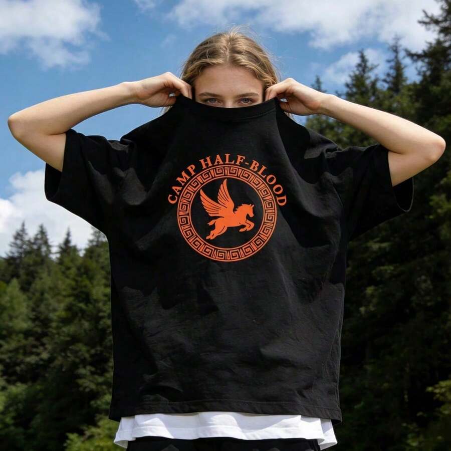 Ropa de verano para mujer, camiseta de algodón suave y casual con cuello redondo, estampado de letras griegas y borde con diseño de clave grega. Color negro. - Negro - Ver 1