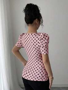 Camiseta casual de mujer, elegante y sexy, de manga corta, cuello joya, mangas abullonadas, puños fruncidos, estampado de lunares blancos y negros, silueta ajustada, adecuada para vacaciones - Rosa - Ver 2